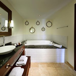 Signature Level Junior Suite